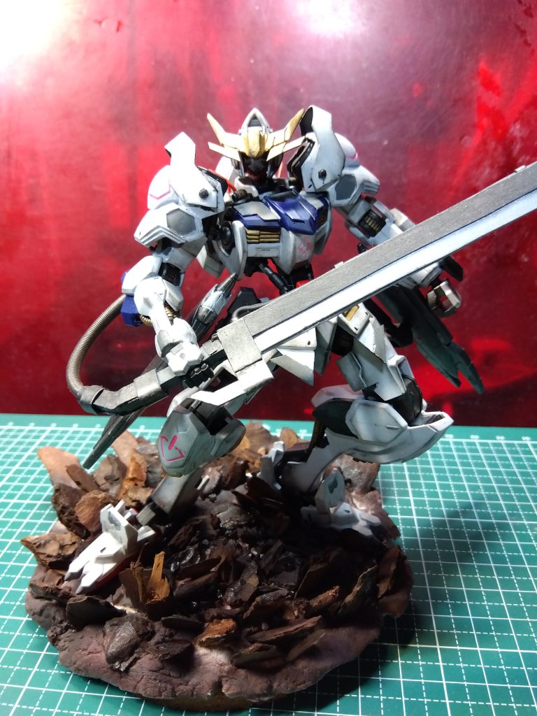 上半身だけ少しプラ板を貼っています。                    