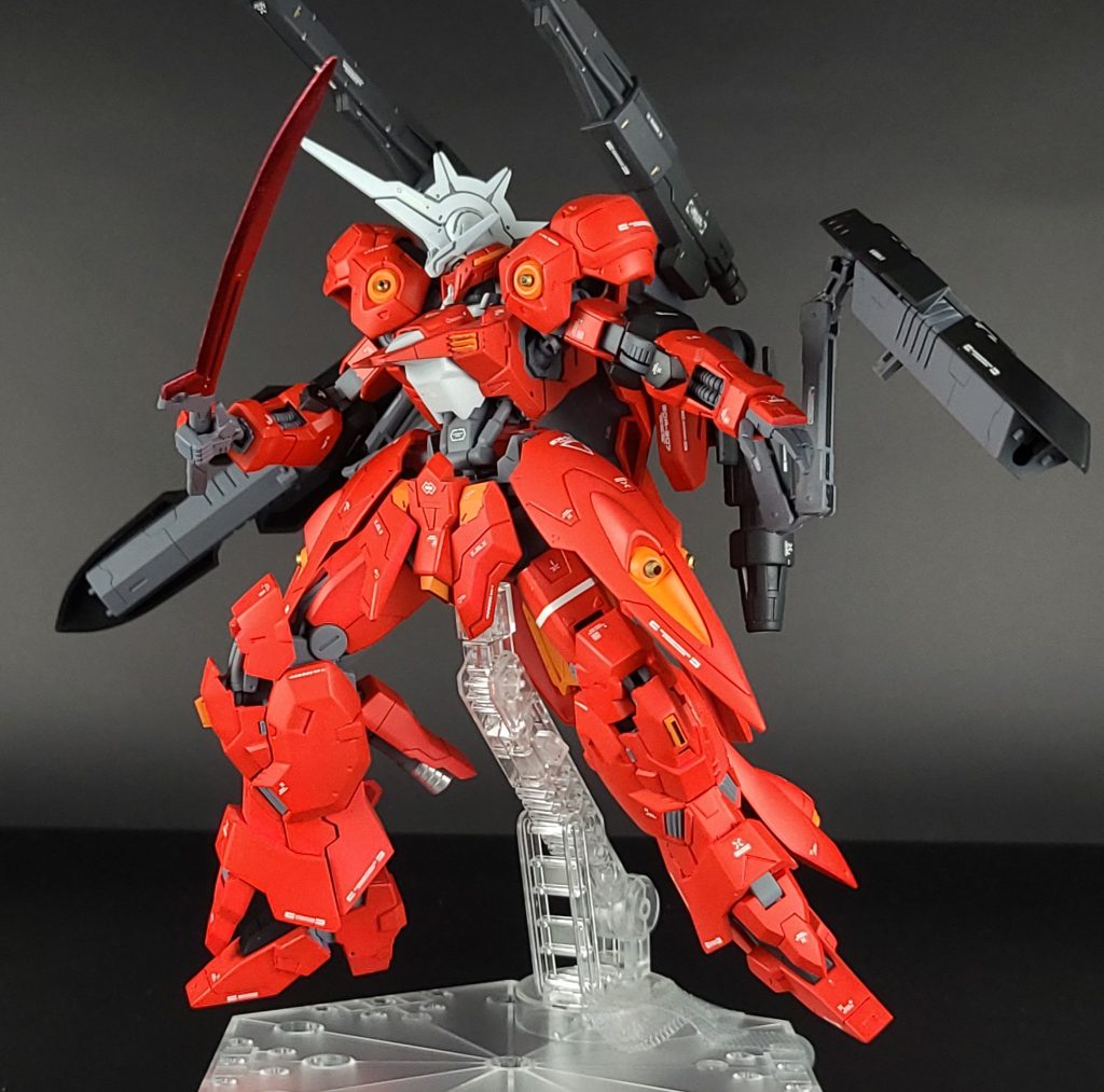 刀は、フィニッシャーズのフォーミュラークロームにクリアレッドで塗装しています。