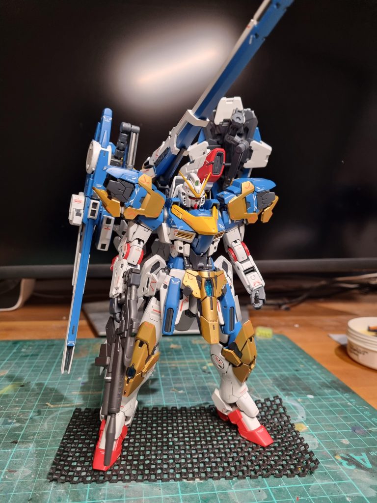 武装とシールドをサブアームでホールドするようにしてみました