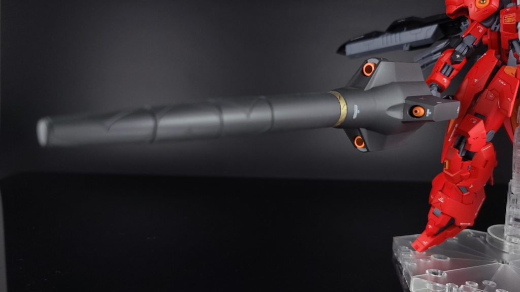 細かく塗り分け。クレオスのグラファイトブラックを使用。