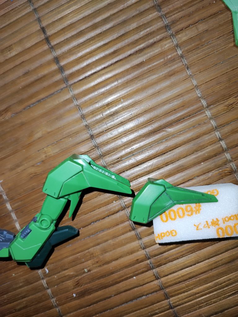 スジボリ等フロントスカートと各ウイングにもスジボリ追加してます