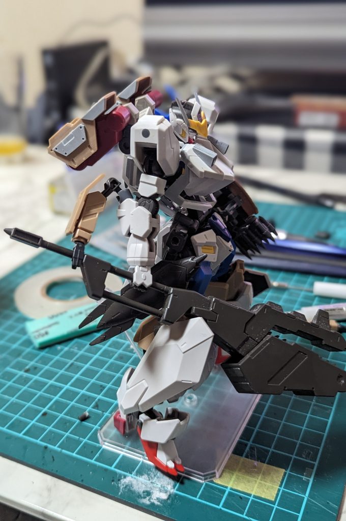 第6の主要武器レンチメイスを片腕でも安定出来るようにそれっぽいサブアームを追加しました。