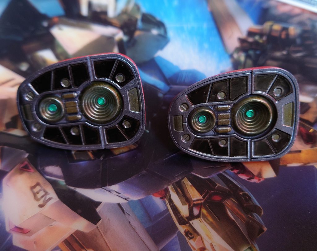 足の裏はこんな感じに塗り分けています。隠れているお尻と足のバーニアも同じ塗装です。