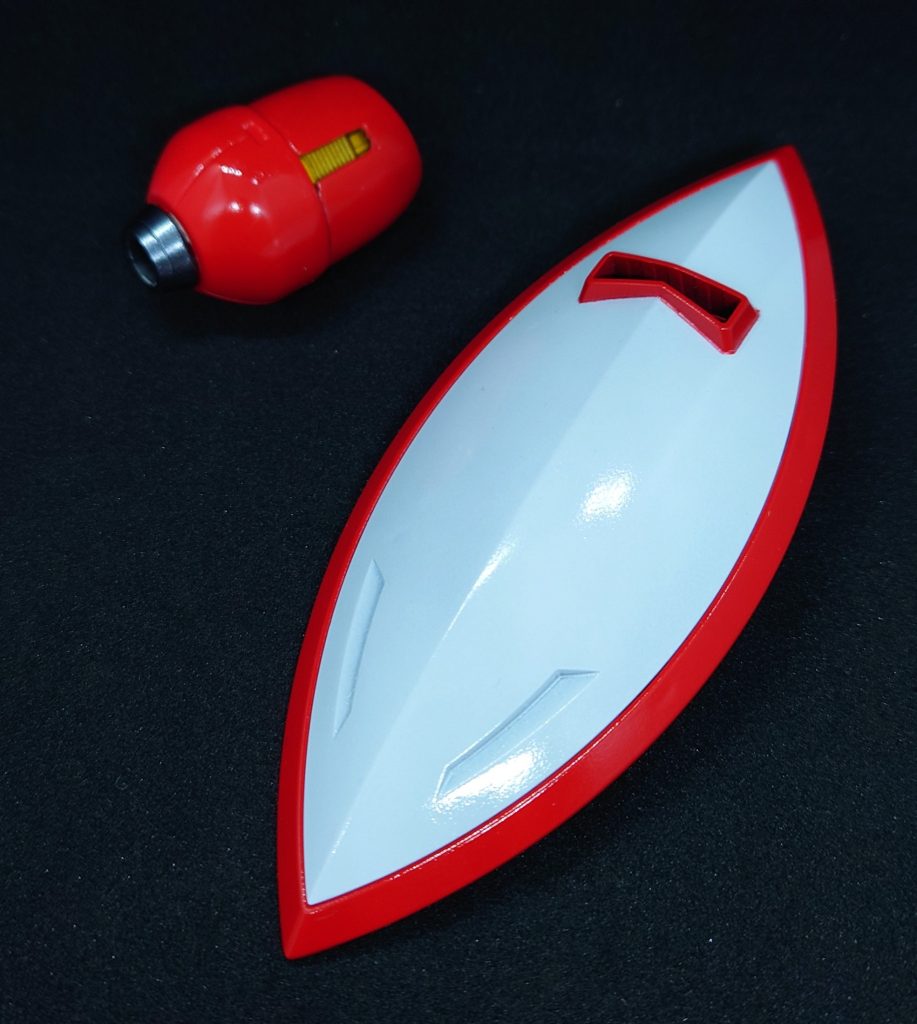 左:ブルースバスター(アッガイの腕を改造)右:ブルースシールドどうしても昔からゲルググのシールドがブルースのシールドに見えて仕方なかった…!