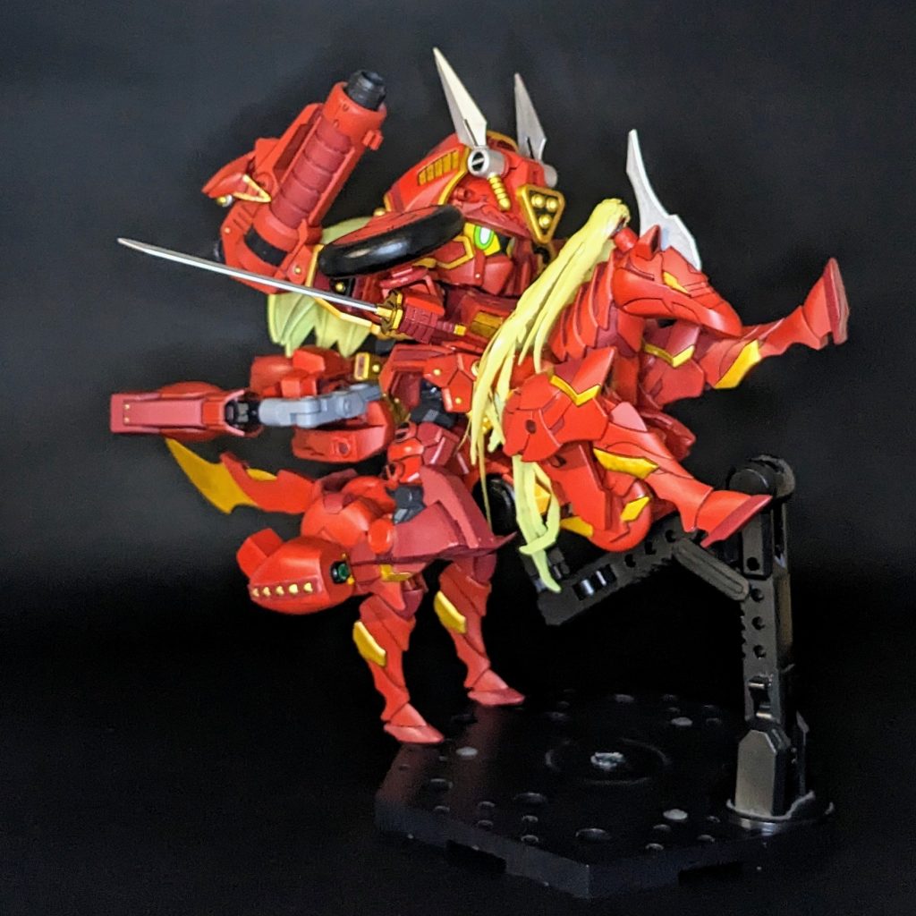 戦闘モードで決めポーズ。