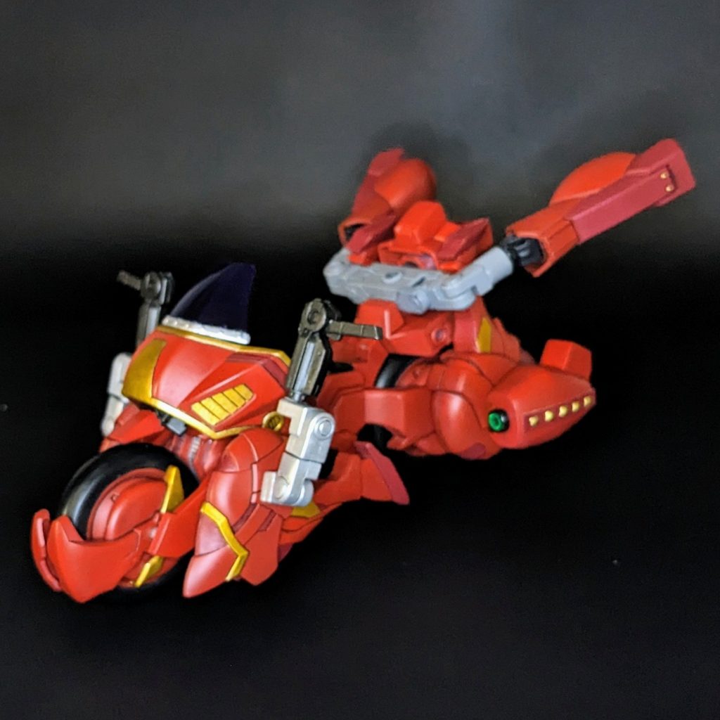 武者鍍来（ムシャトライ）馬形態からバイク形態に変形します。