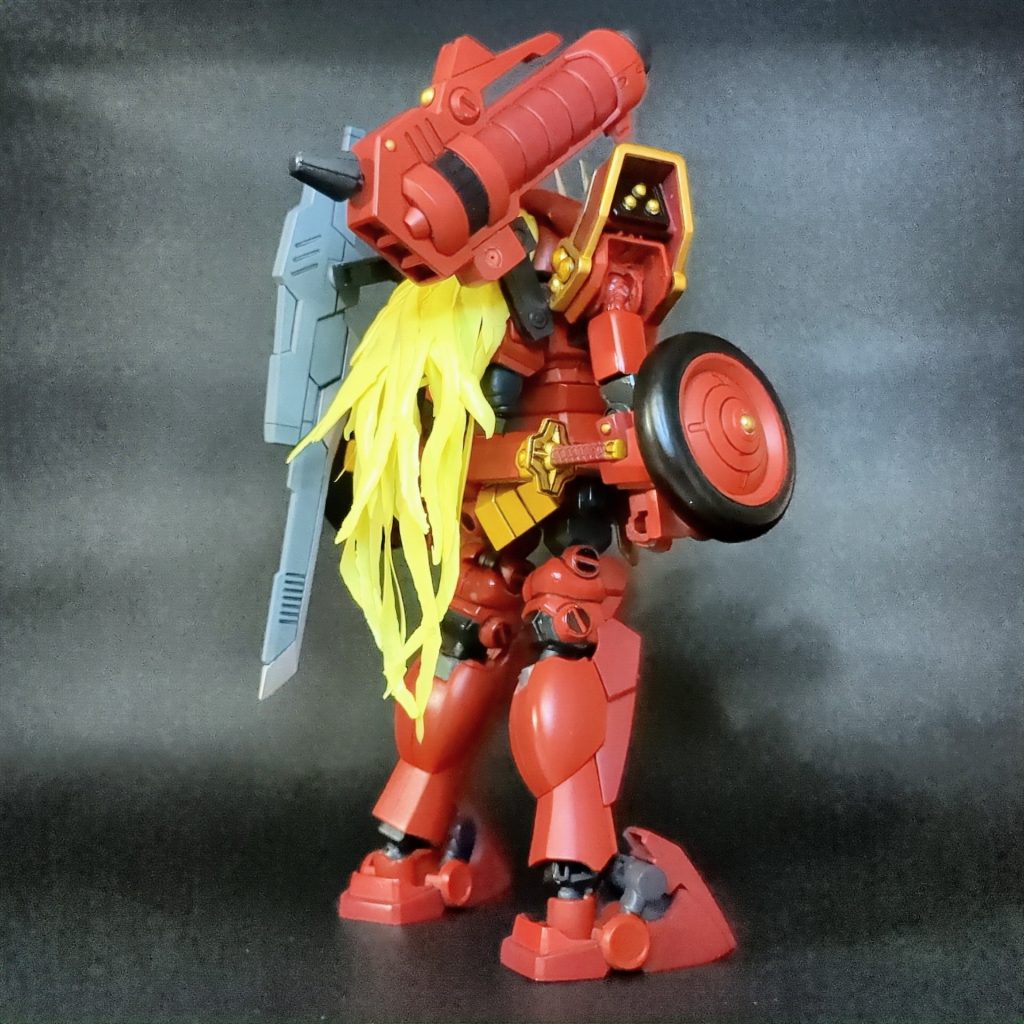 SDの頭部をバックパックにマウントできるようにしたのですが髪が活きないと思い変更しました。