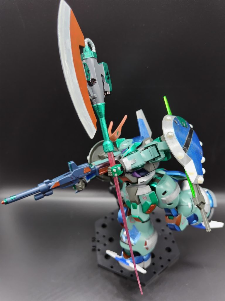 左腕のビームトーチとジャイアントヒートホークの状態。