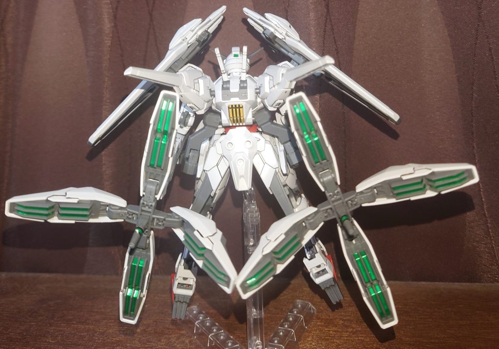 スラスター倍化して推進力アップ。しかし一対は場所的に干渉するので実質六基のスラスターという設定。