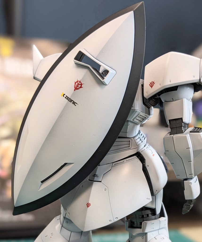 各部にちょこちょこジオンのエンブレムを。