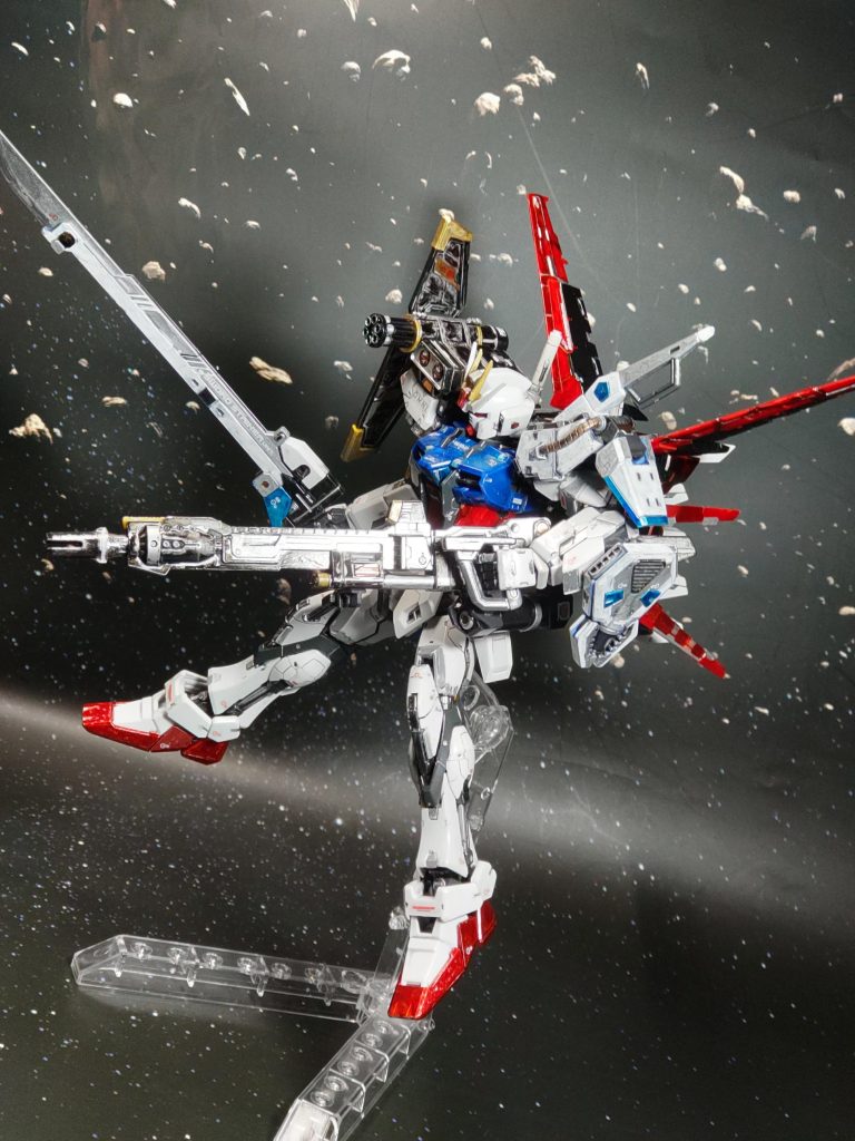 背景を宇宙に変えて、320mm超高インパルス砲「アグニ」を構えさせた背景が黒くなった分、そこそこ映えるようになったかな？