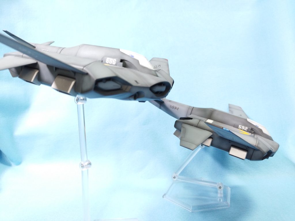 米軍機のデカールを使用しているので、翼端灯も米軍仕様にしました。