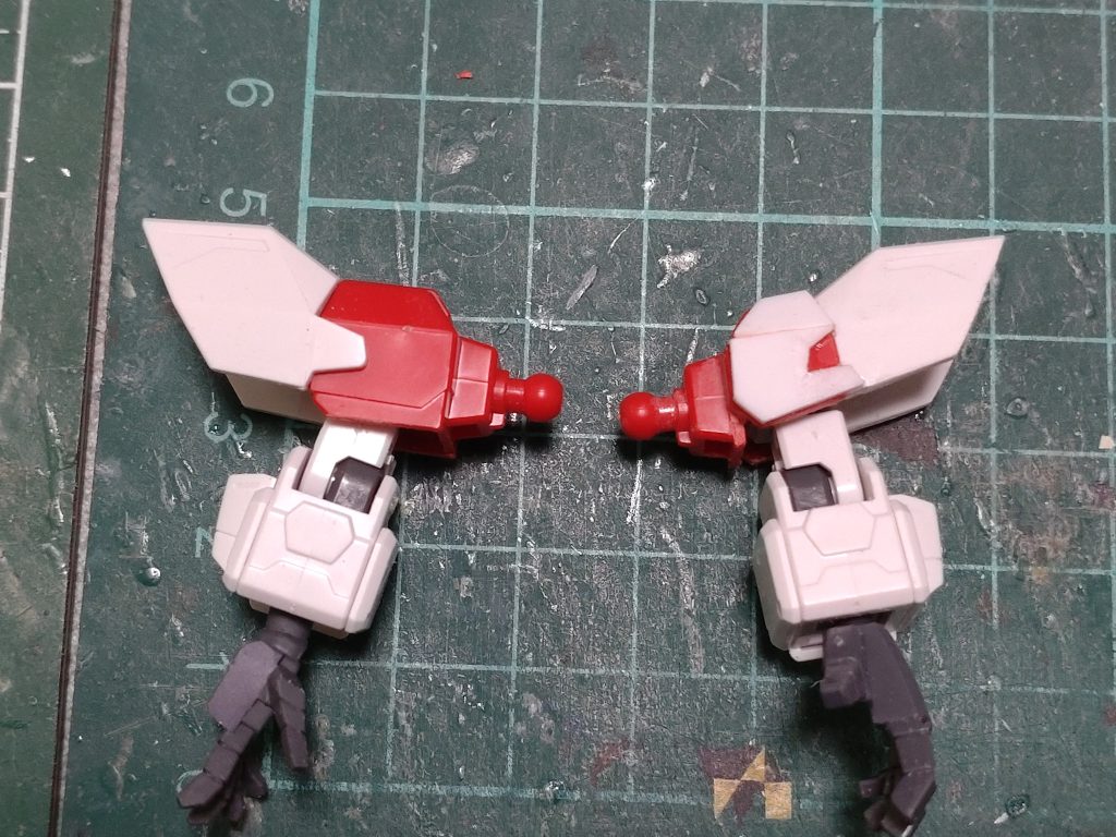 個人的にこだわった部分の肩なんですけどBB戦士のビルストは肩の形状が本来のビルストとは凹凸が逆なので頑張って元の形状に寄せています