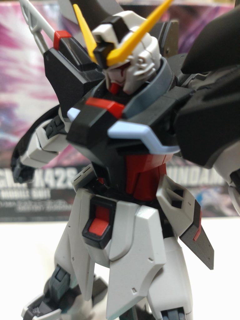 普通のデスティニーフェイスもありますが、口元開いただけで主役機には見えないと思いました。