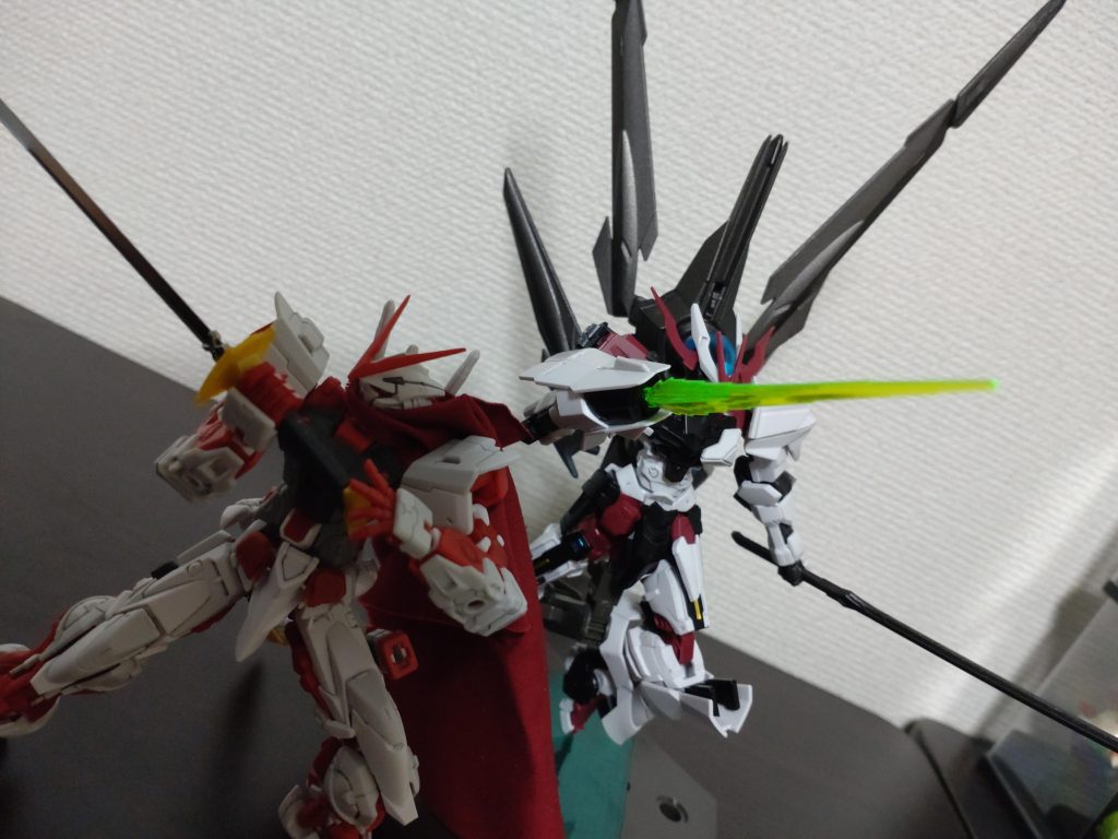 二作品目のレッドフレーム（赤マント）と組み合わせ。