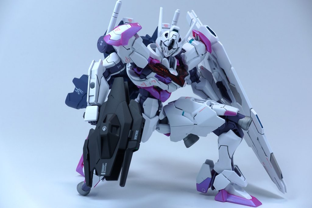 可動域も広くポージングの自由度高め