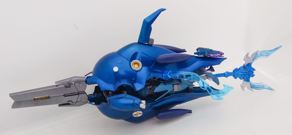 第4形態(可変形態)。最初は、人魚形態を目指していたのですが、うまくまとまらなかったので、いっそのこと振り切ってカジキマグロのような姿にしてみました。