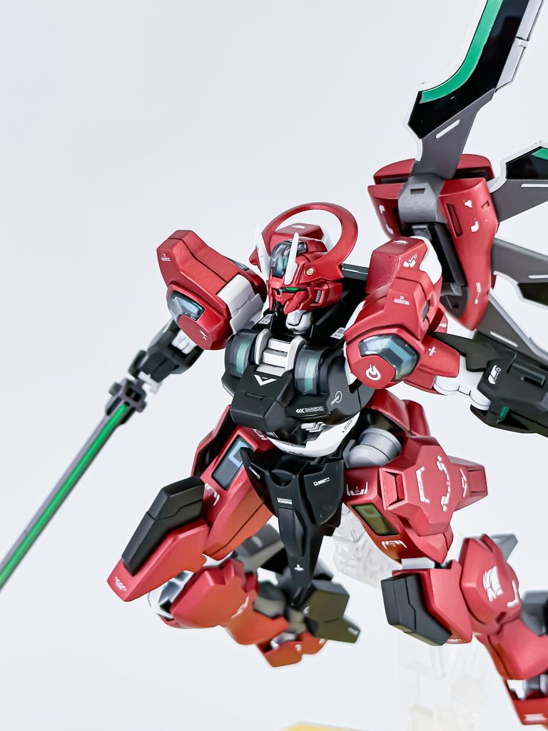 ツインアイもグリーンに変更しています。HGでこのパーツ分けはすごいですね...これが当たり前になっていくんですかね。