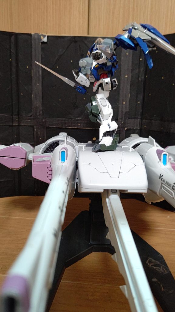 ミーティアに乗って要塞を守る敵に突撃！