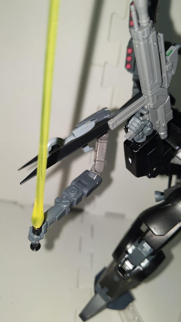 肩部バインダーに隠し腕が付きました。ギミックマシマシのガンプラです。