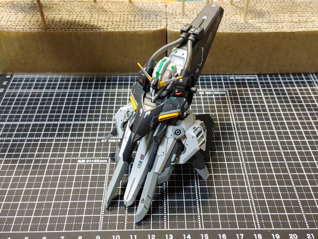 煩くならないように、グリーンチップ&レッドチップ等のディテールを追加します。デカールもたくさん貼りたくなる気持ちを抑えて、控え目に。