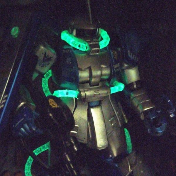 光る動力パイプ　(ユーマライトニング専用ザク)