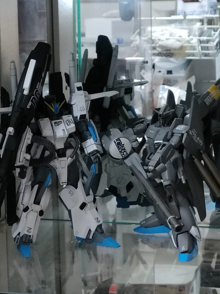 先日作りましたFAZZとツーショットです