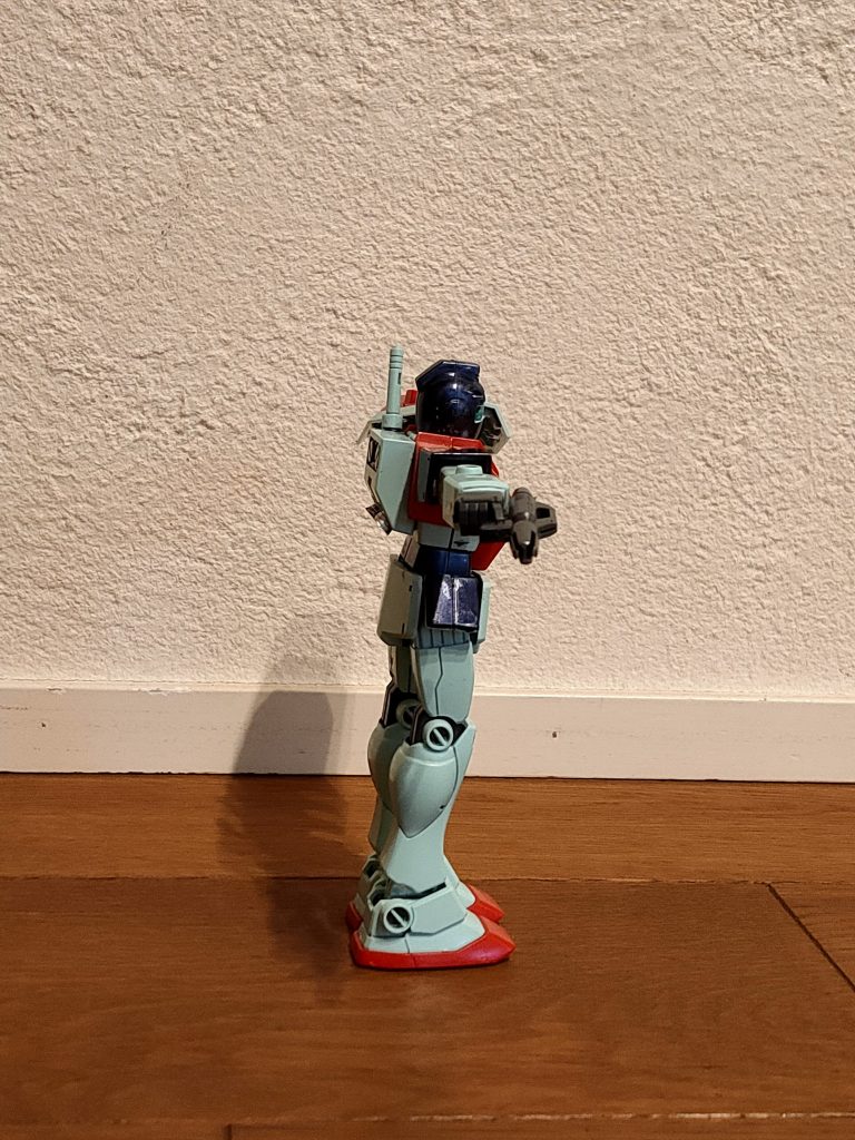 改造はしてなく部分塗装です。塗装した所は、  頭、肩、コックピット上、膝関節の裏、ビームサーベル、ビームスプレーガン、サイドアーマー、くるぶし、バーニア、コックピット下+スミ入れ と…結構多めです。バーニアとくるぶしは銀色でそれ以外は、青紫です。