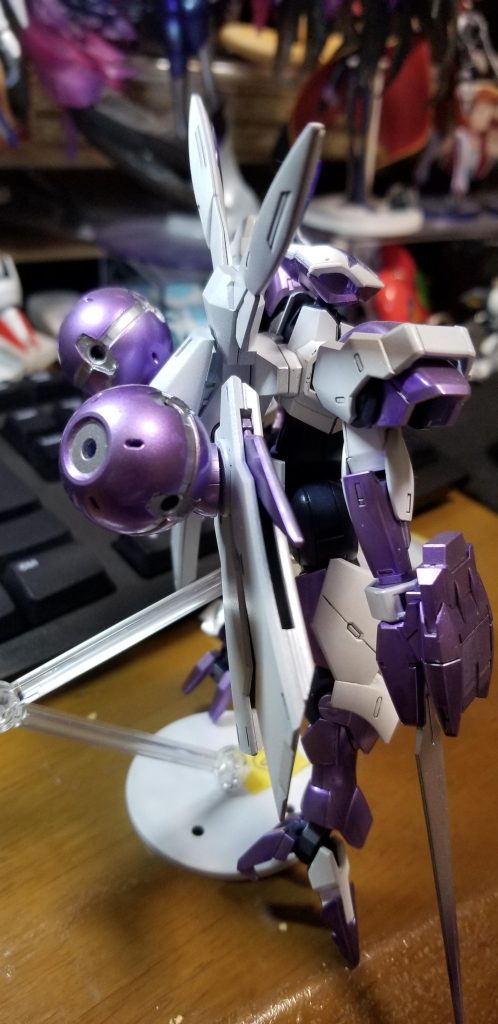 シルバー→クリアーパープルの間でマスキングしました。デザインナイフの傷が付きまくっていますw