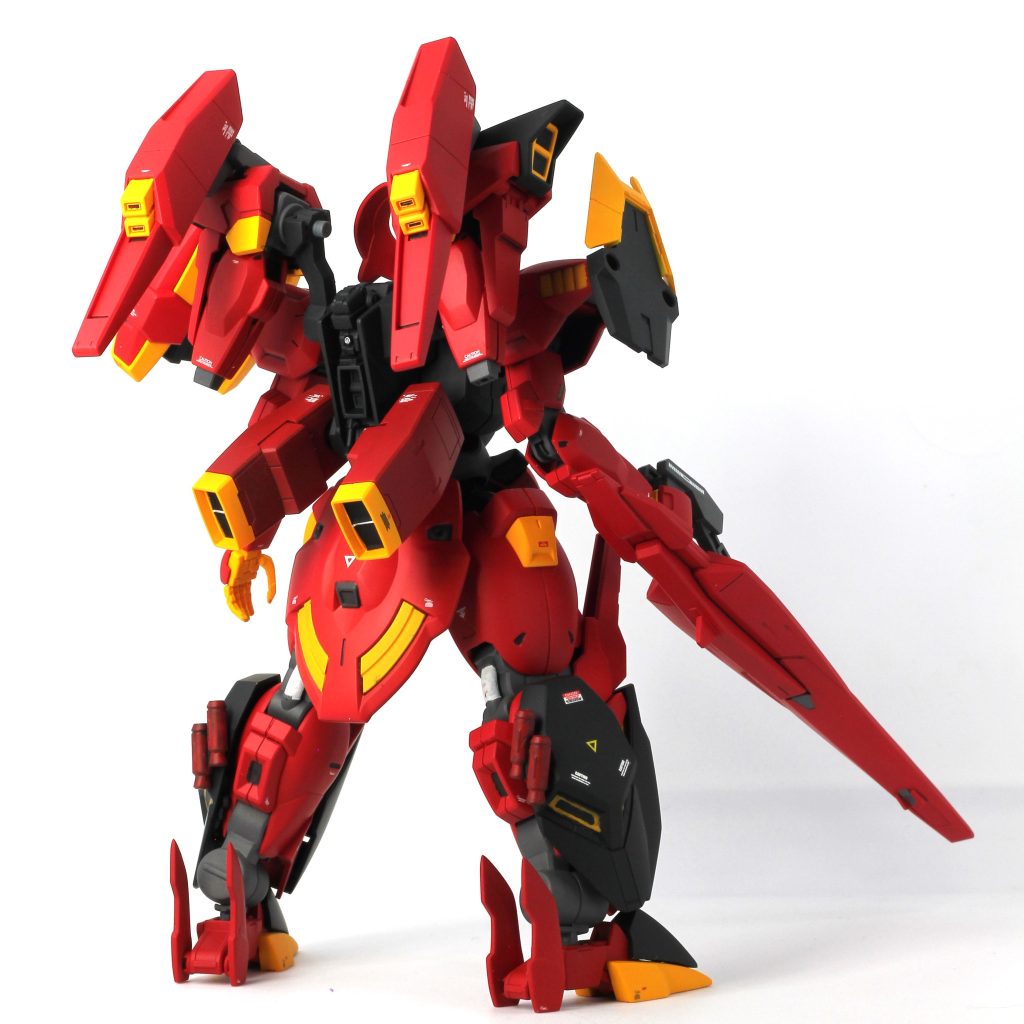 ルブリスのバックパックを使って、オービタルの肩等をブースターみたいな感じで着けました。腕ビットも、ここに収まります。ルブリス部分のスカスカ部分はガンダムアーティファクトのジムでディテールアップ。足にはオービタルの足を加工して作った追加装甲をつけました。ネオジム接続です。