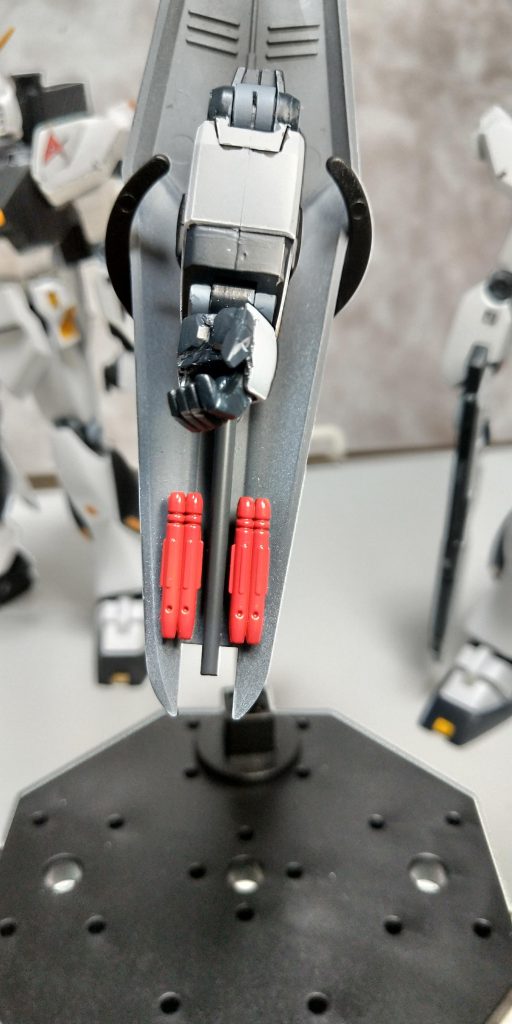 旧キットのハンドパーツを元に改造。アフターパーツを流用するとそこだけ目立つので避けました。
