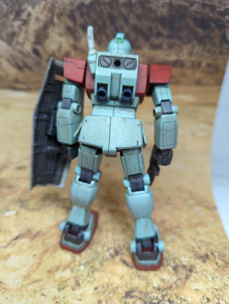 後ろ姿この画角からだと見えますが、実はしょうもないミスしてます。汚しをやるまで気づきませんでした。J・ガイル仕様になってます。