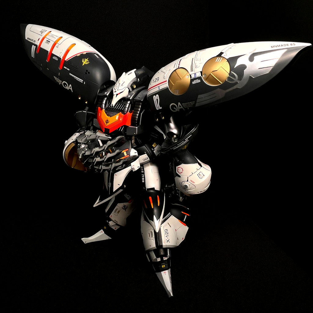 特徴的な手が良い感じ