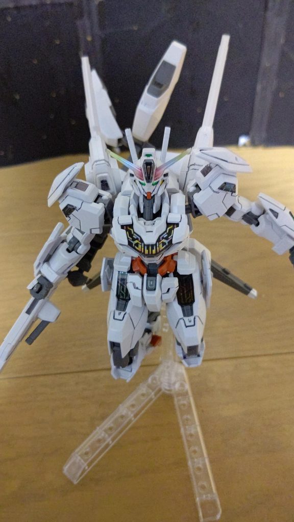 組み立てる前に虹色にするか黒にするか迷って虹色にしました😆虹色にしてよかった…キレイ！✨