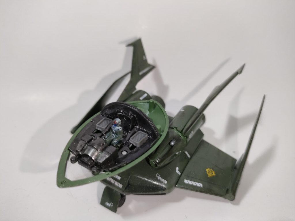 コックピットも塗装しました〜