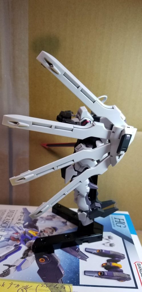 タミヤのスミ入れ塗料を使用しました。よく流れるので、綺麗にできています。