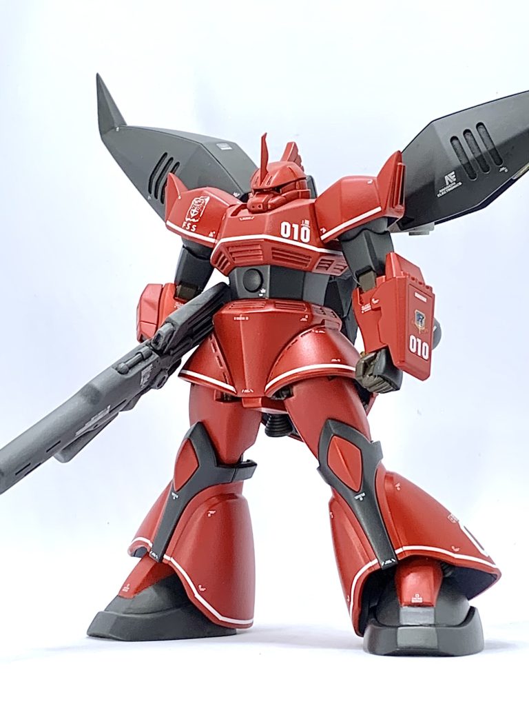 プロポーション関係はちょっと前に作ったシャアゲルググと同様の工作をしています。上半身三枚おろし等ですね。FSSのデカールは自作しております。