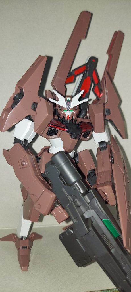 ガンダムルブリス・ソーンノレアが乗るルブリス作った時にビームサーベルユニットが動かなくて爪が折れるかパーツが折れるか勝負になって焦りましたね(結果はどっちも折れなかったから良かった)