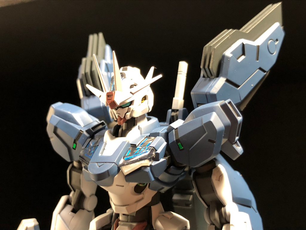 他アンテナのシャープ化、肩アーマー隙間埋めを行っています。