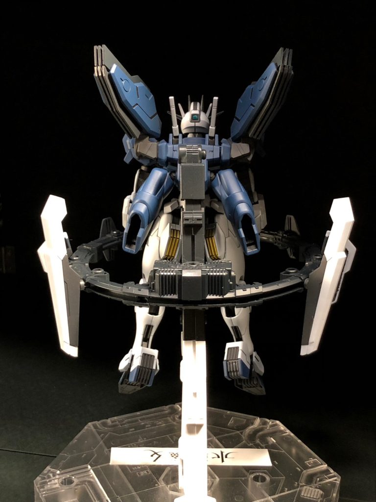 接続アームを劇中の様に接続するためにバックパック内にPC埋込加工しました。