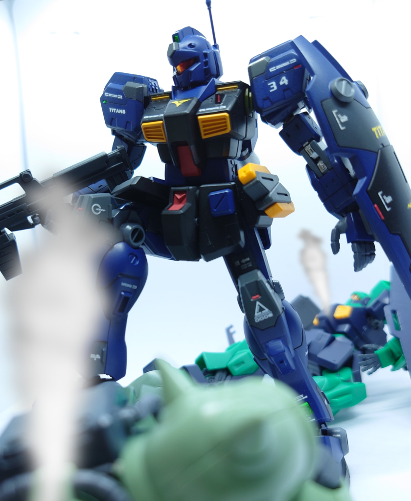 作戦本部へ、廃棄コロニー内部におけるエゥーゴとジオン残党との接触を確認後、これの制圧を完了した。やはりエゥーゴは連邦組織などではない、所詮残党と結託したテロリストにすぎん‥‥ 