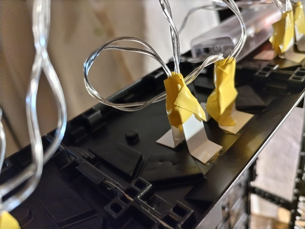 LEDの取り付けは超テキトー