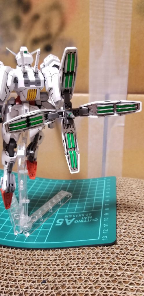 推進部、ガンメタかなやんだのですが、真っ白なイメージを崩さないよう、シルバーにしてみました。