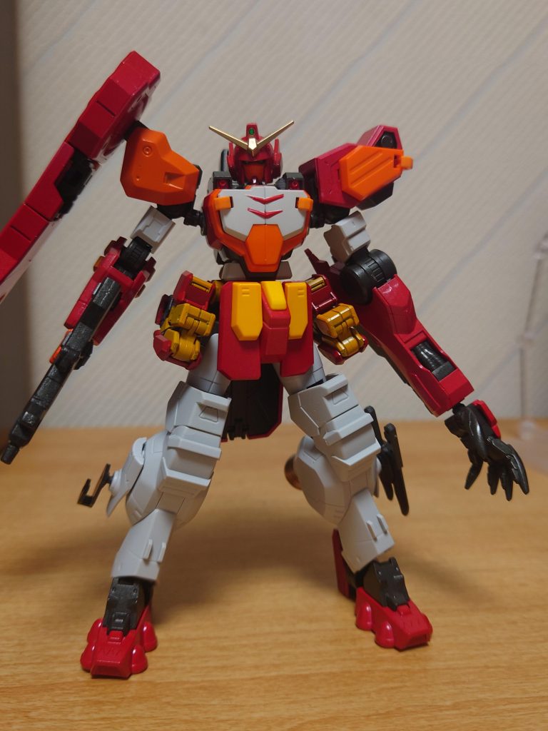 正面ショットです。最近鉄血系が再販されたので積極的に採用してみました。ミキシング内容はヘビーアームズ・ルプスレクス・アスタロト、あとはZZのスラスターノズルとヘイズルの腕です。Wシリーズは全体的に小柄なので鉄血系のマッシブな感じが合うか多少不安はあったのですが結果違和感が仕事しない程度にはまとめれたと思ってます(;^ω^)