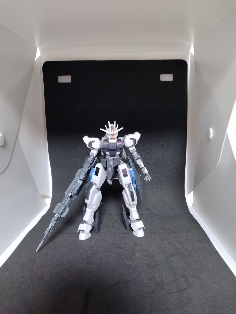 シュバルゼッテをベースにエアリアルの頭部、エスカッシャンの長い方にして武器は30MMオプパを持たせています