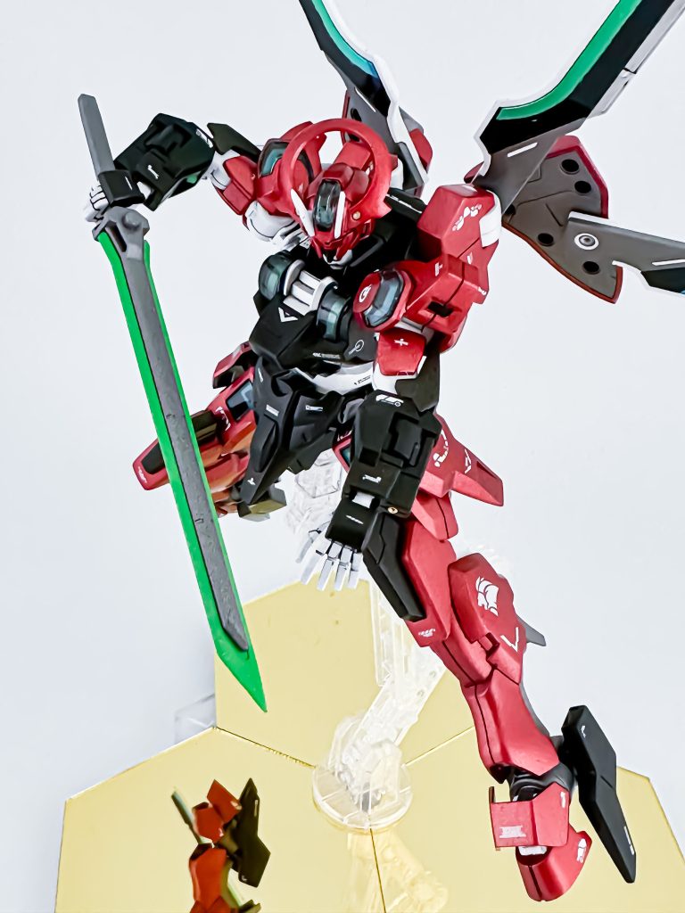 ビームブレイドの刃は先端を尖らせて蛍光グリーンに。平手が標準でついてるのはうれしいですね。聞こえているかエアリアル!!