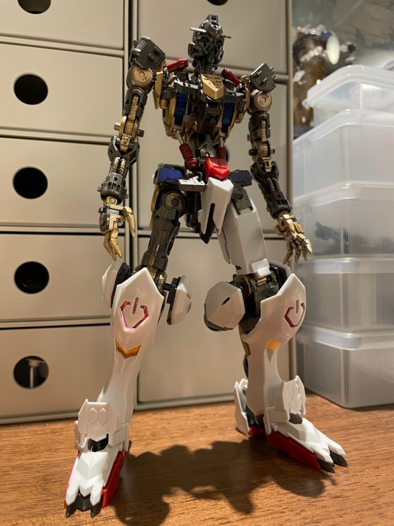 カッコ良いフレームが隠れてしまう…