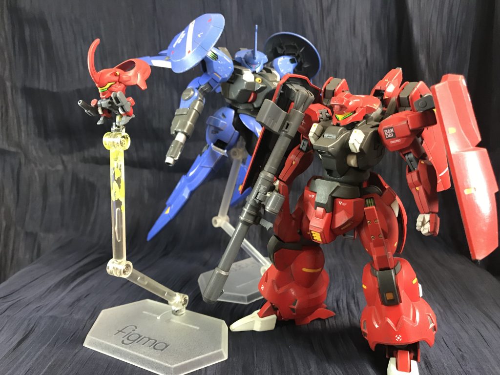 気軽に頭交換遊びが出来るかと思ったのですが微妙に首ジョイントの長さが合わず乗っかってるだけです。