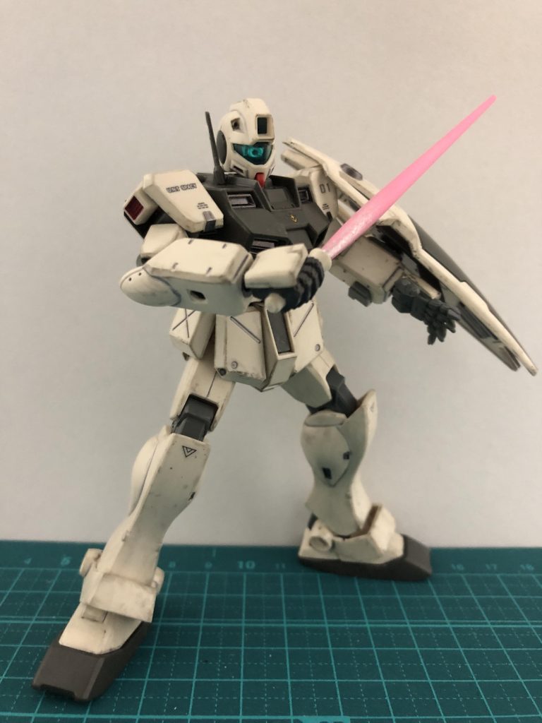 ビームサーベル装備(๑˃̵ᴗ˂̵)ビームサーベルは、手とサーベルが一体パーツでしたがガンダムマーカーで塗り分けしました_φ(・_・サーベル部分はガンダムマーカーのシャインシルバー下地に蛍光ピンクです(๑˃̵ᴗ˂̵)