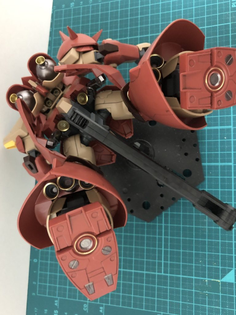 降下ポーズ(๑˃̵ᴗ˂̵)ガンダムマーカーは主にヘビーガンメタとイエローゴールドを使用。